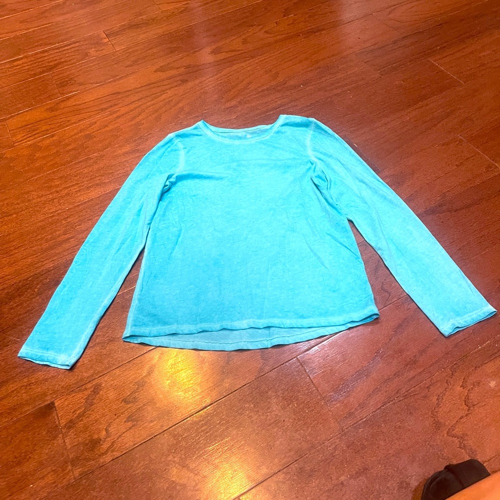 SO favorite V-Neck long sleeve Aqua Blue tee sz Large